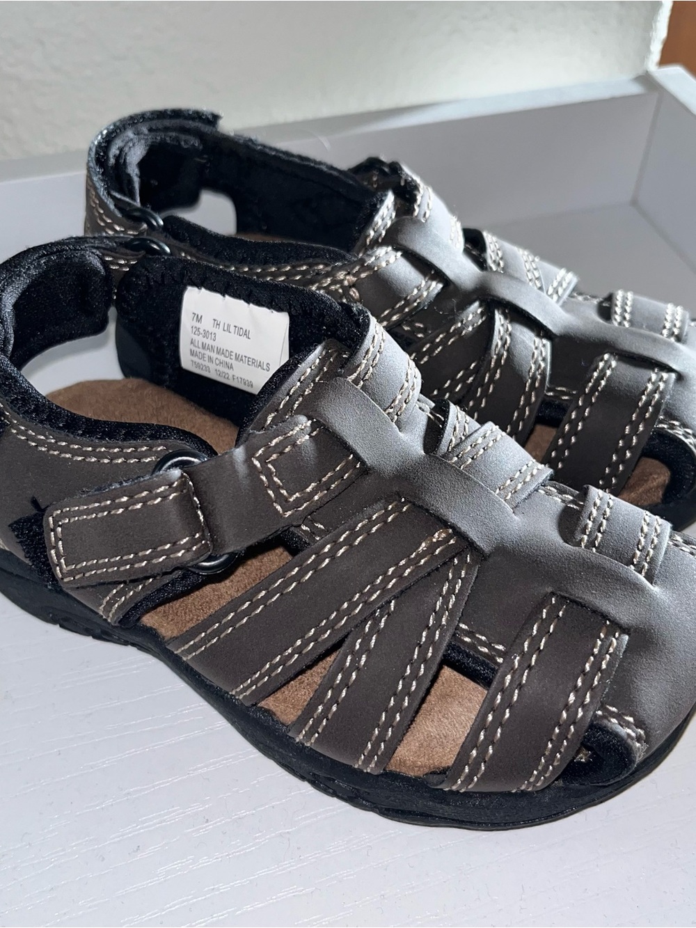 Kids Closed-Toe Fisherman Sandals in Dark brown
